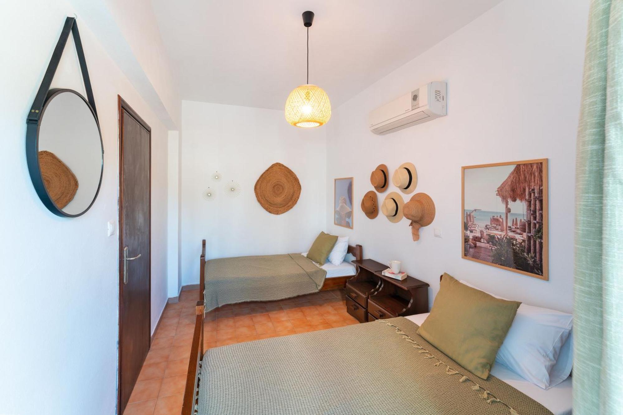 Tselios Apartments & Studios Kiotari Room photo
